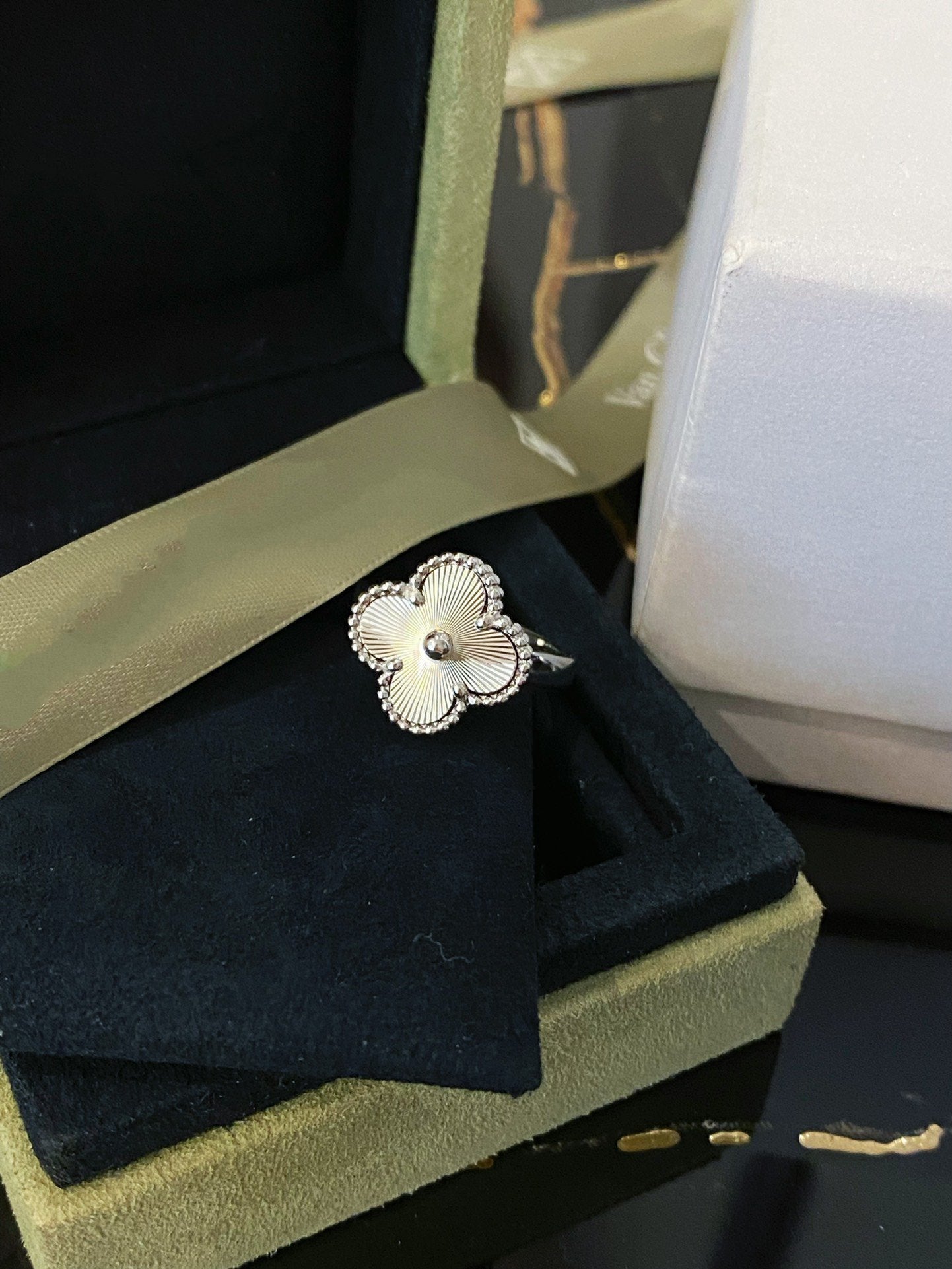 [Vellora Opalyn]CLOVER SILVER RING