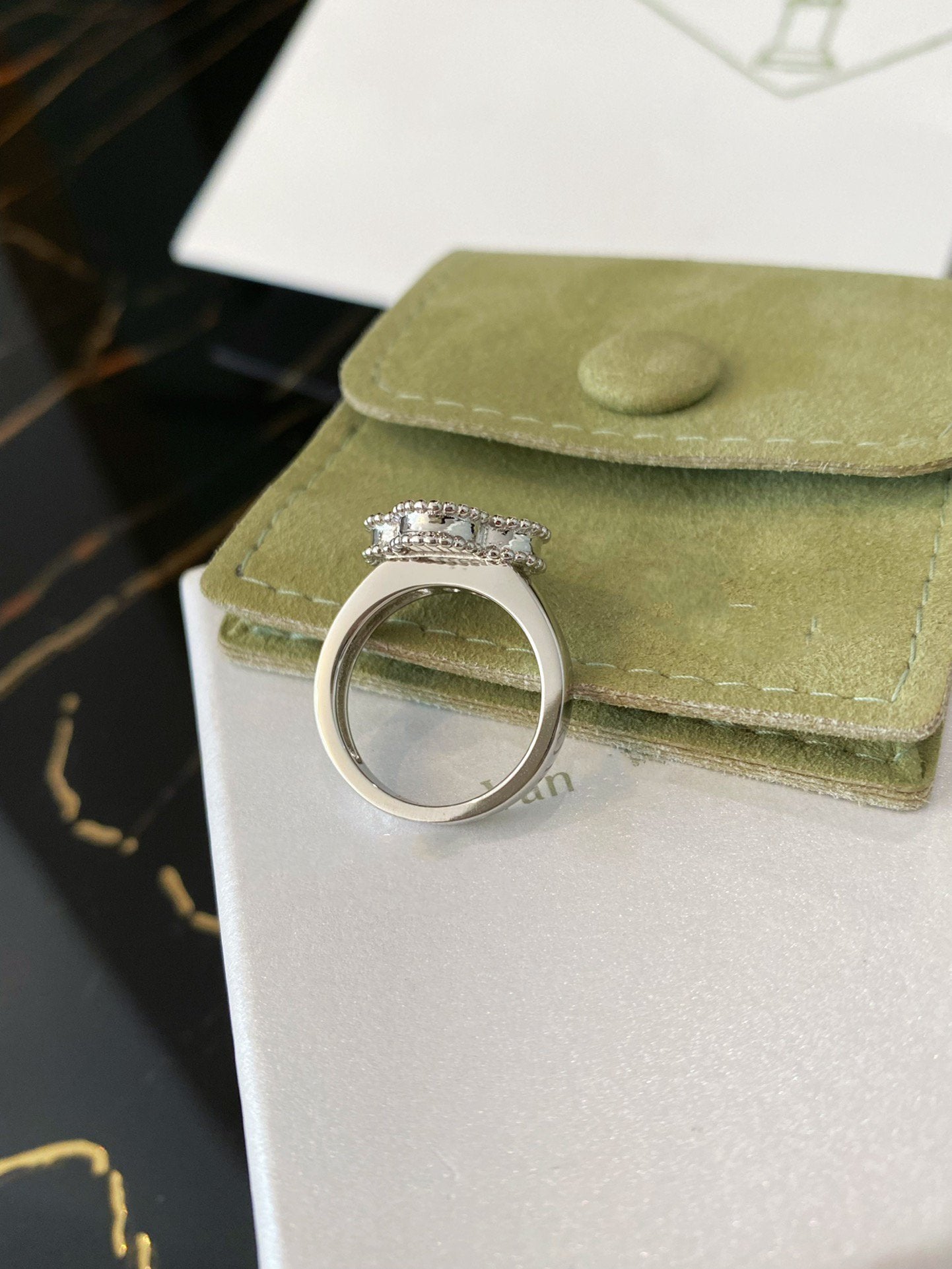 [Vellora Opalyn]CLOVER SILVER RING