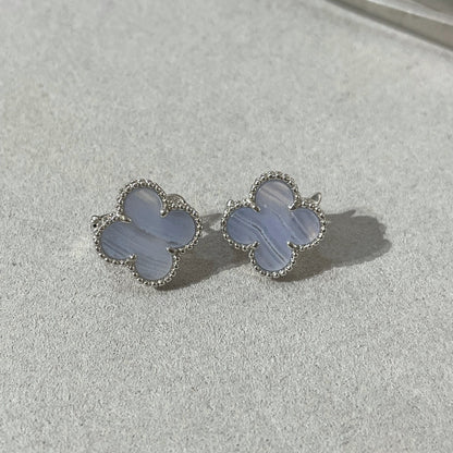 [Vellora Opalyn]CLOVER CHALCEDONY SILVER STUD EARRINGS