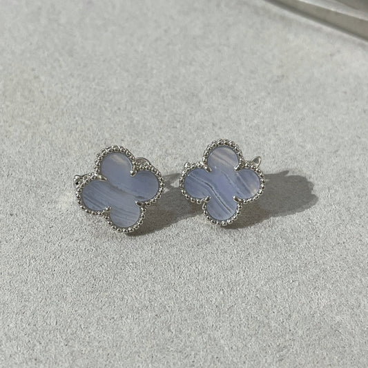 [Vellora Opalyn]CLOVER CHALCEDONY SILVER STUD EARRINGS