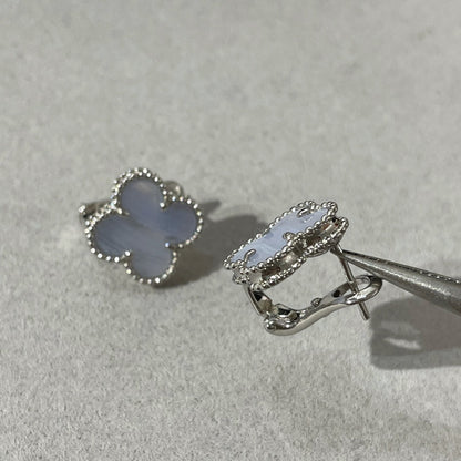 [Vellora Opalyn]CLOVER CHALCEDONY SILVER STUD EARRINGS