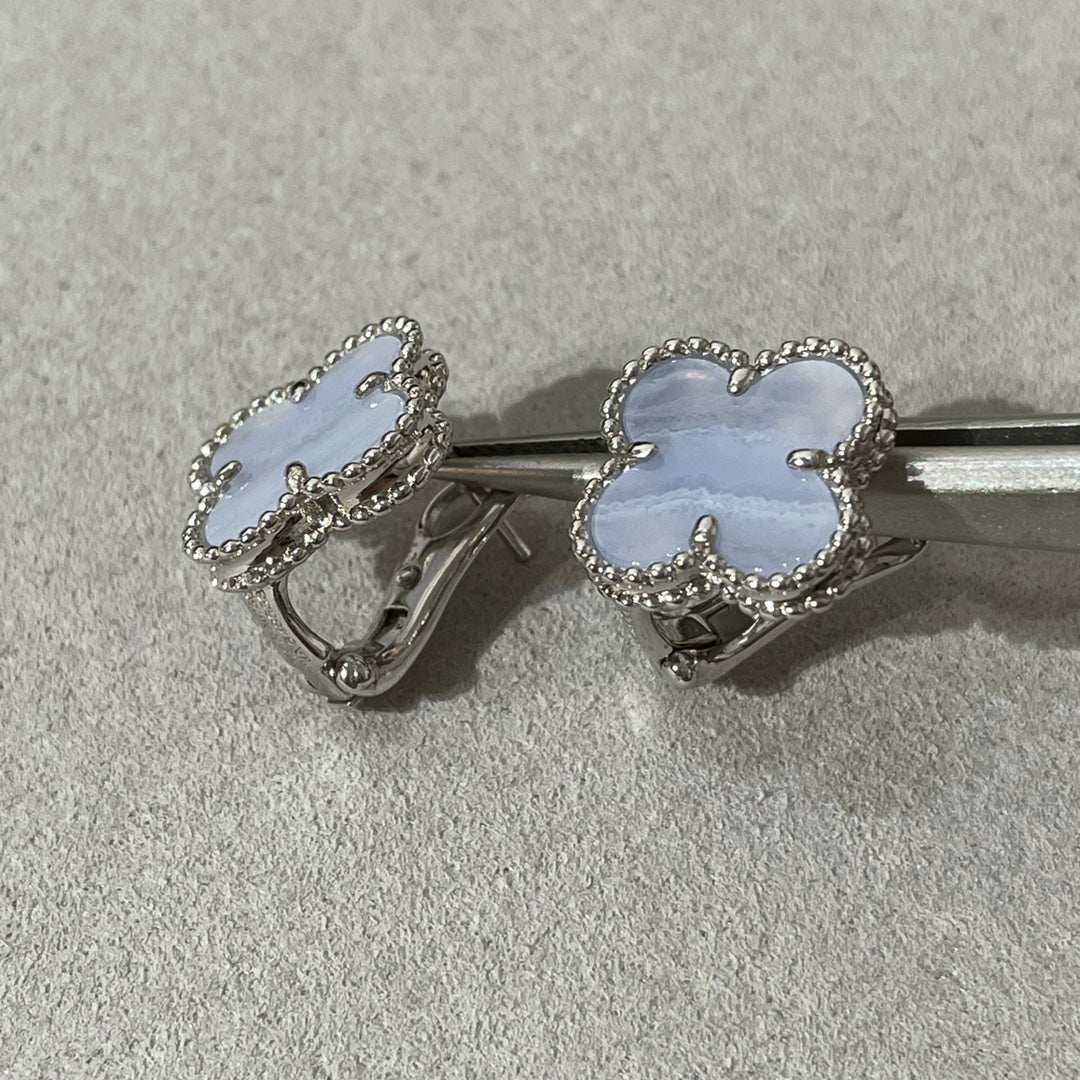 [Vellora Opalyn]CLOVER CHALCEDONY SILVER STUD EARRINGS