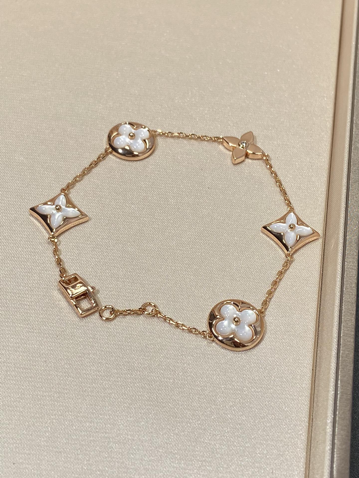 [Vellora Opalyn]STAR AND SUN 5 MOTIF MOP PINK GOLD BRACELET