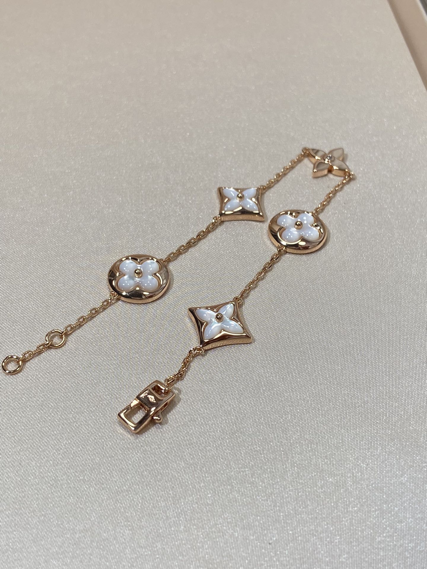 [Vellora Opalyn]STAR AND SUN 5 MOTIF MOP PINK GOLD BRACELET