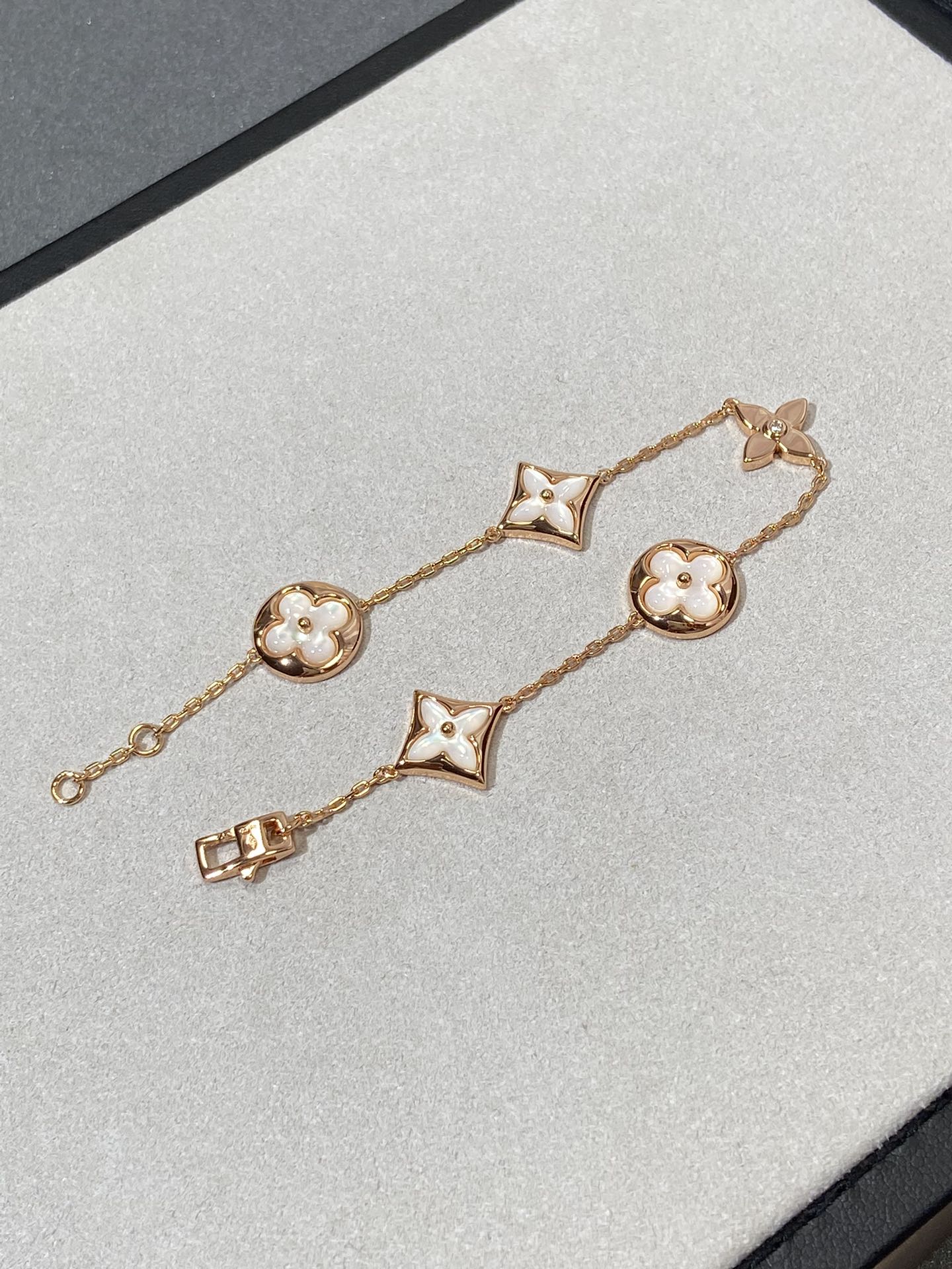 [Vellora Opalyn]STAR AND SUN 5 MOTIF MOP PINK GOLD BRACELET