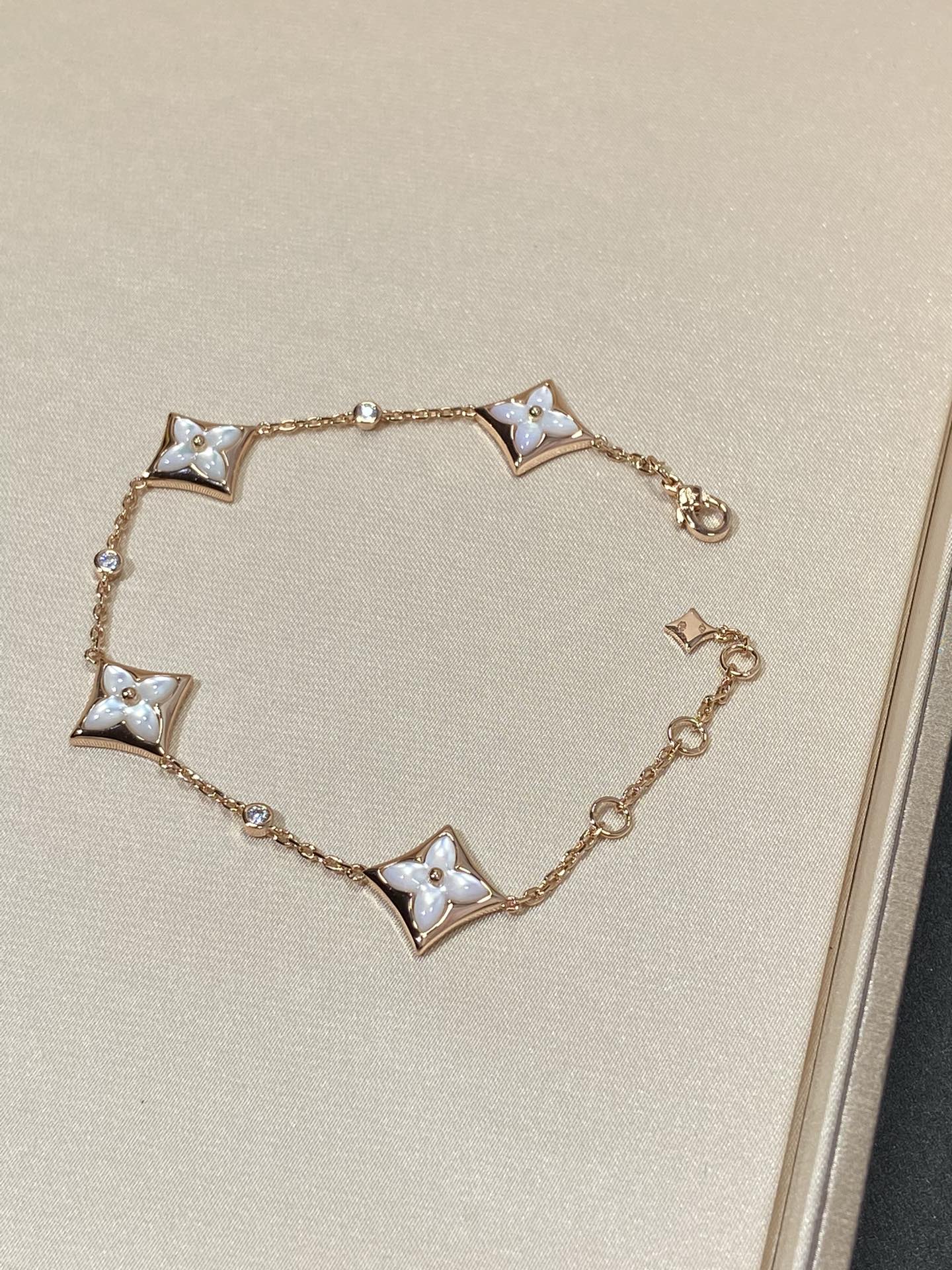 [Vellora Opalyn]STAR 4 MOTIF MOP DIAMOND PINK GOLD BRACELET