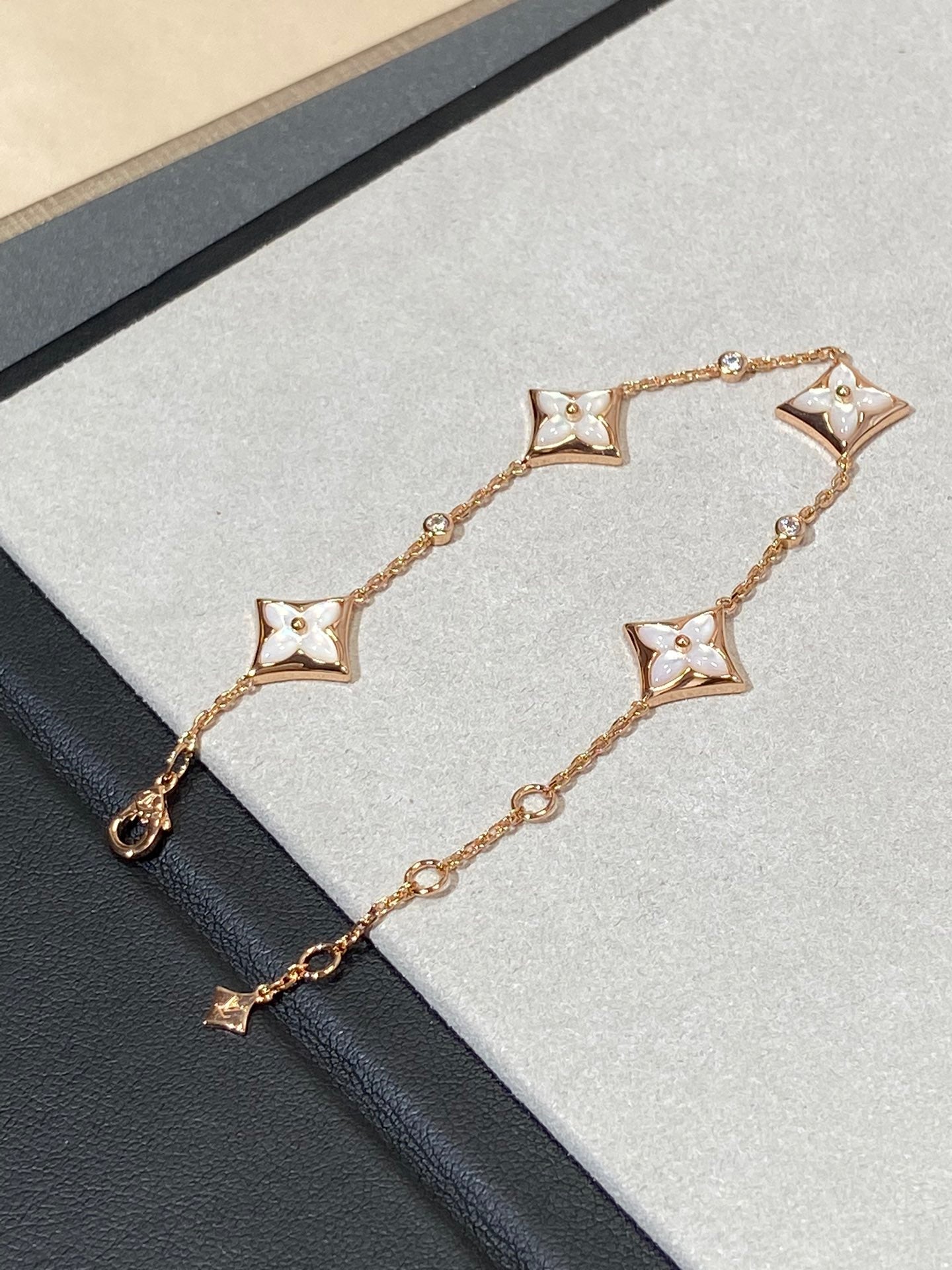 [Vellora Opalyn]STAR 4 MOTIF MOP DIAMOND PINK GOLD BRACELET