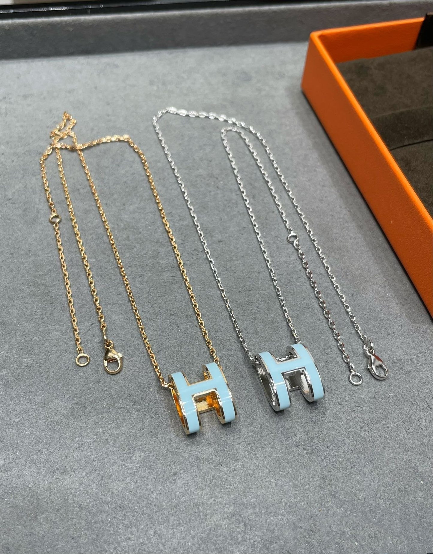 [Vellora Opalyn]POP H SKY BLUE NECKLACE