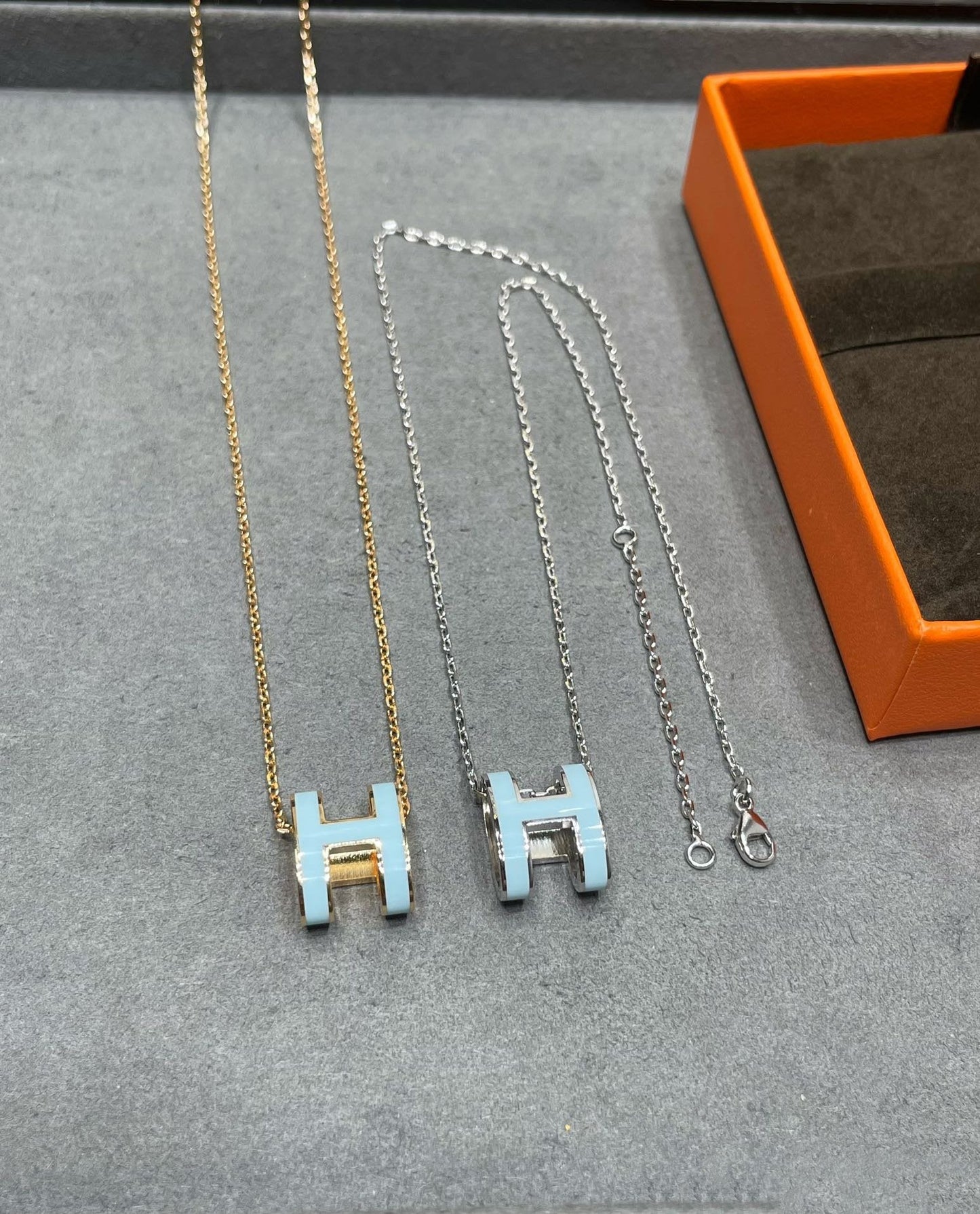 [Vellora Opalyn]POP H SKY BLUE NECKLACE