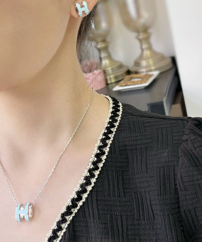 [Vellora Opalyn]POP H SKY BLUE STUD EARRINGS