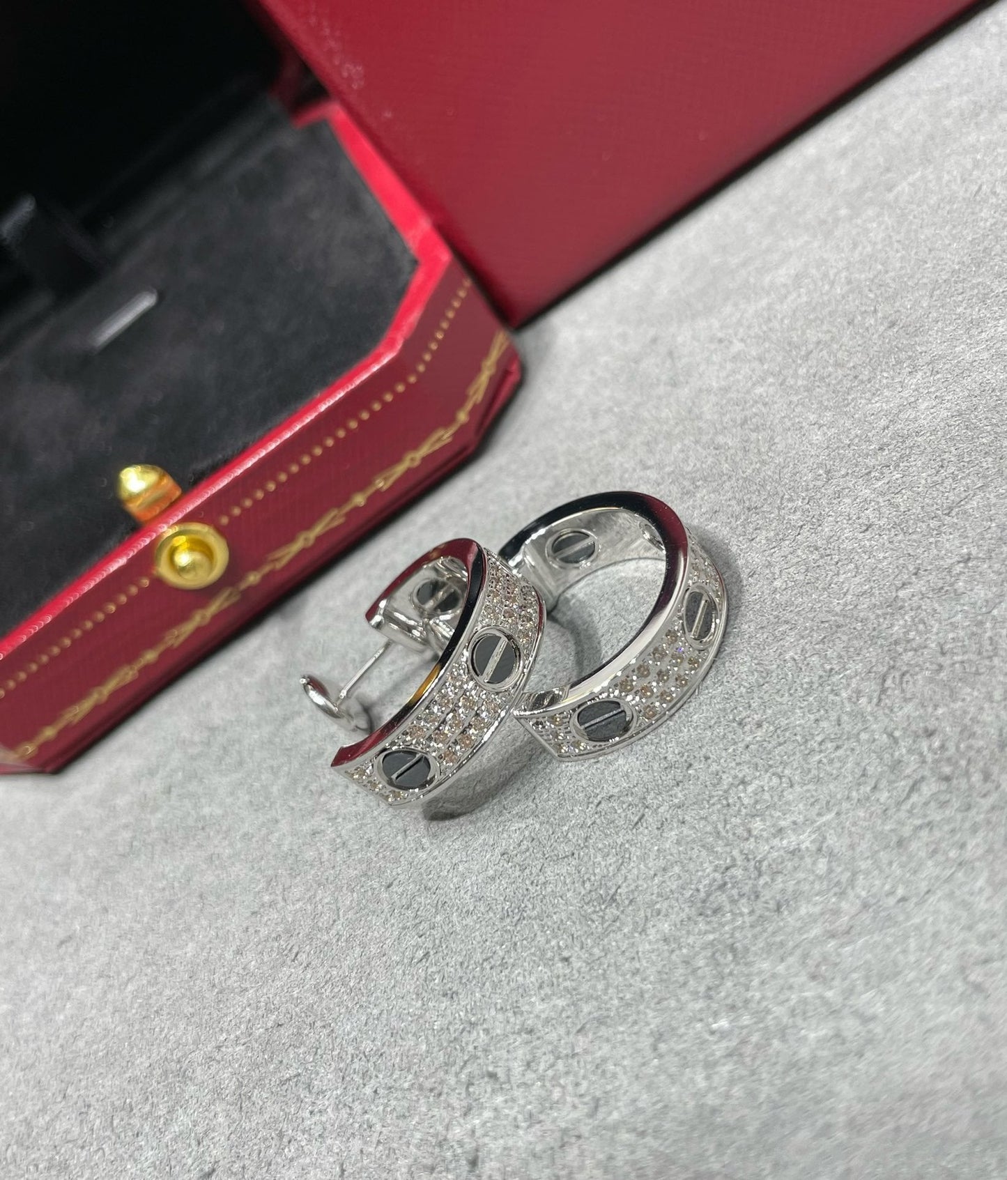 [Vellora Opalyn]LOVE CERAMIC DIAMOND PAVED SILVER EARRINGS