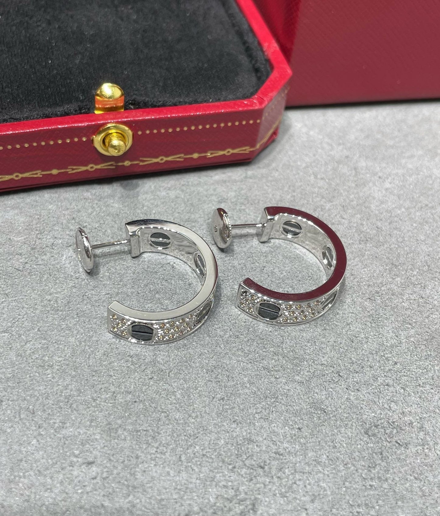 [Vellora Opalyn]LOVE CERAMIC DIAMOND PAVED SILVER EARRINGS