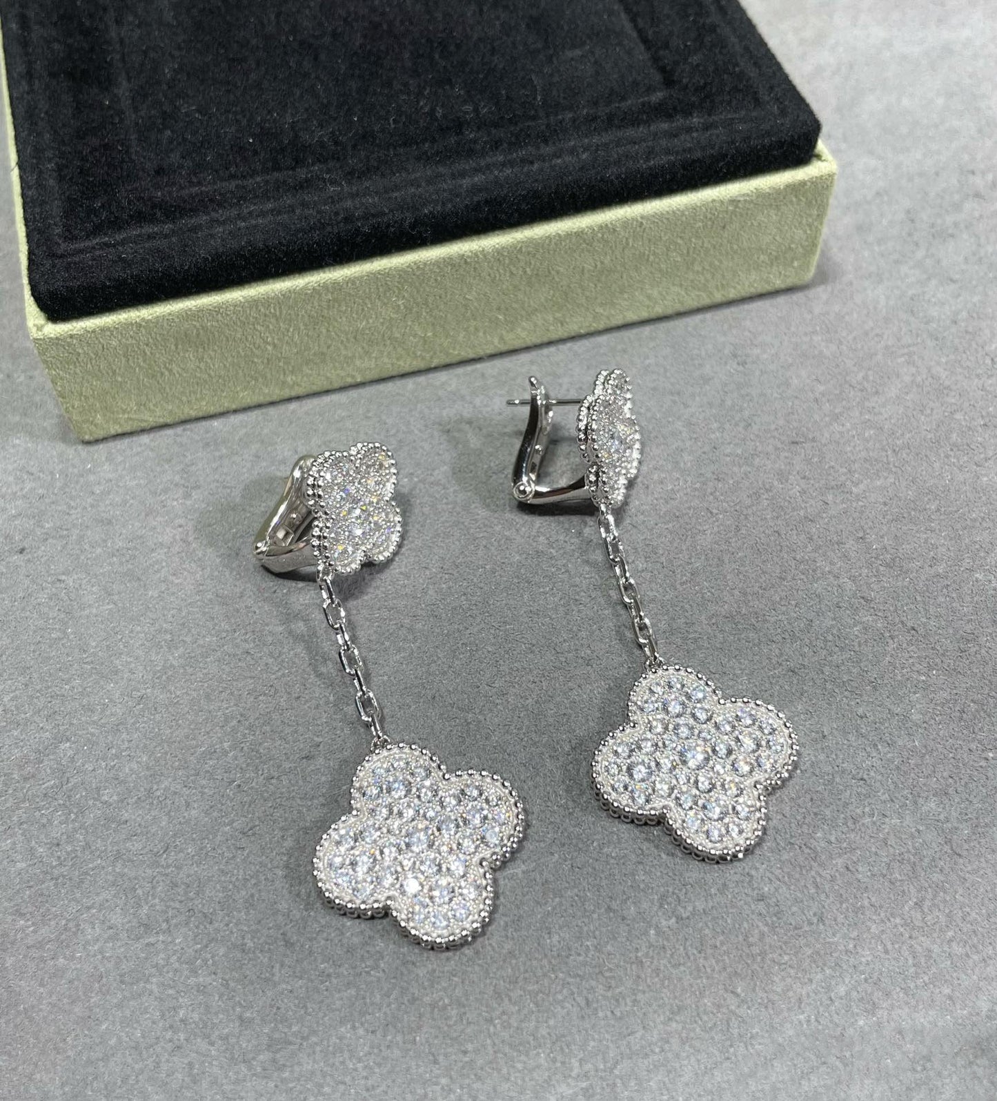 [Vellora Opalyn]CLOVER 2 MOTIFS DIAMOND PAVED SILVER EARRINGS