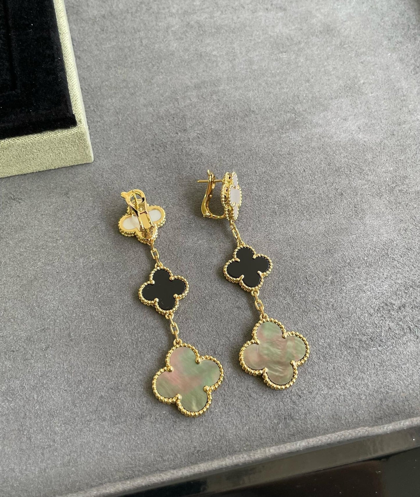 [Vellora Opalyn]CLOVER 3 MOTIF MOP ONYX DARK MOP PINK GOLD EARRINGS
