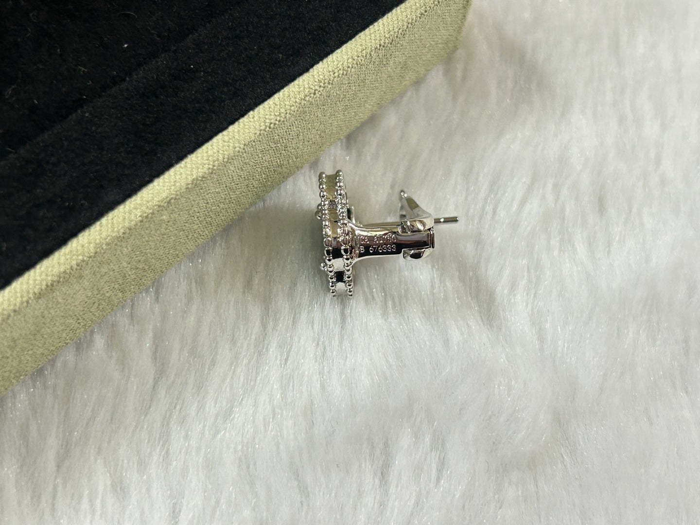 [Vellora Opalyn]CLOVER PIETERSITE MEDIUM STUD EARRINGS