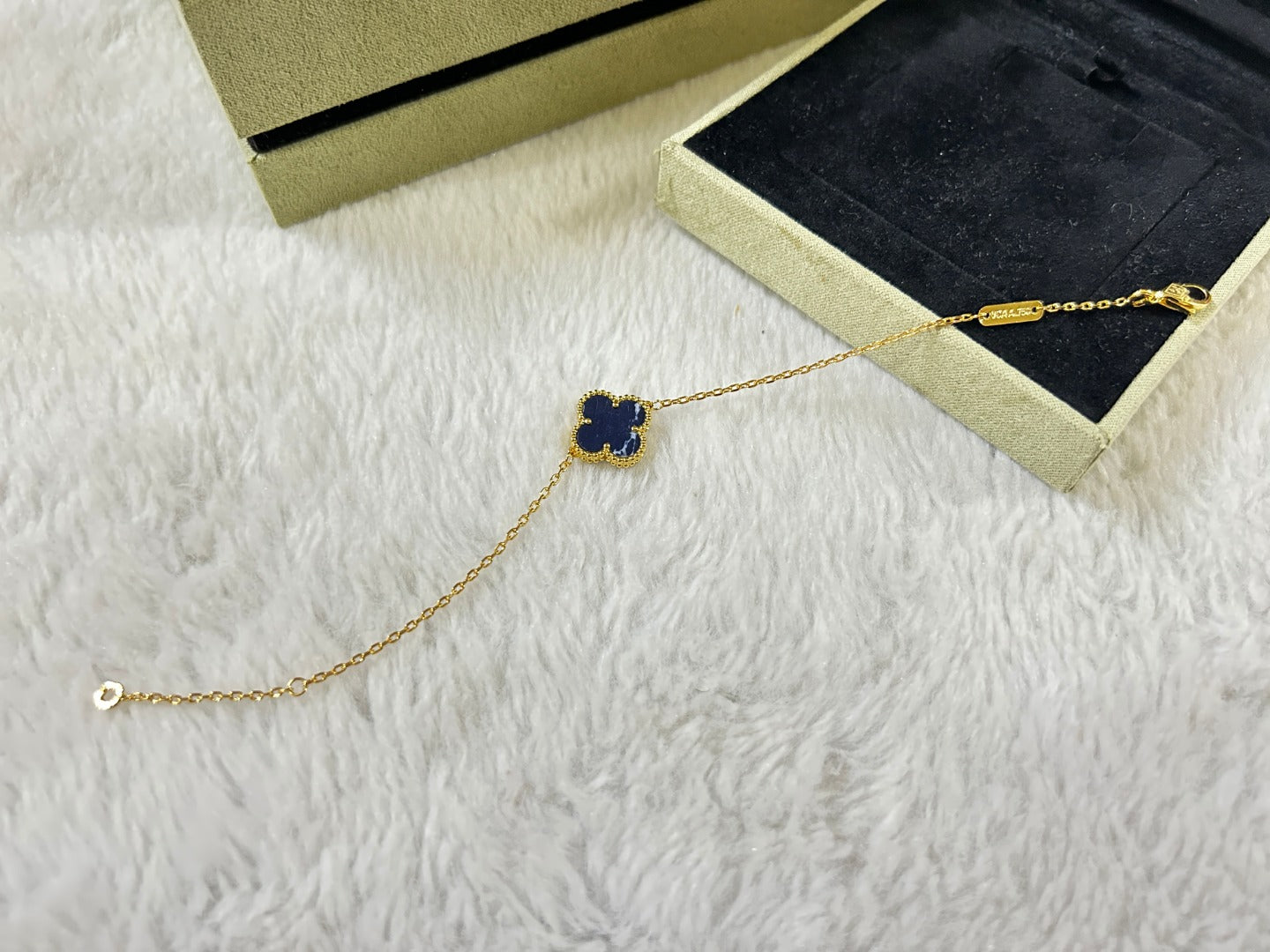 [Vellora Opalyn]CLOVER 1 MOTIF PIETERSITE BRACELET