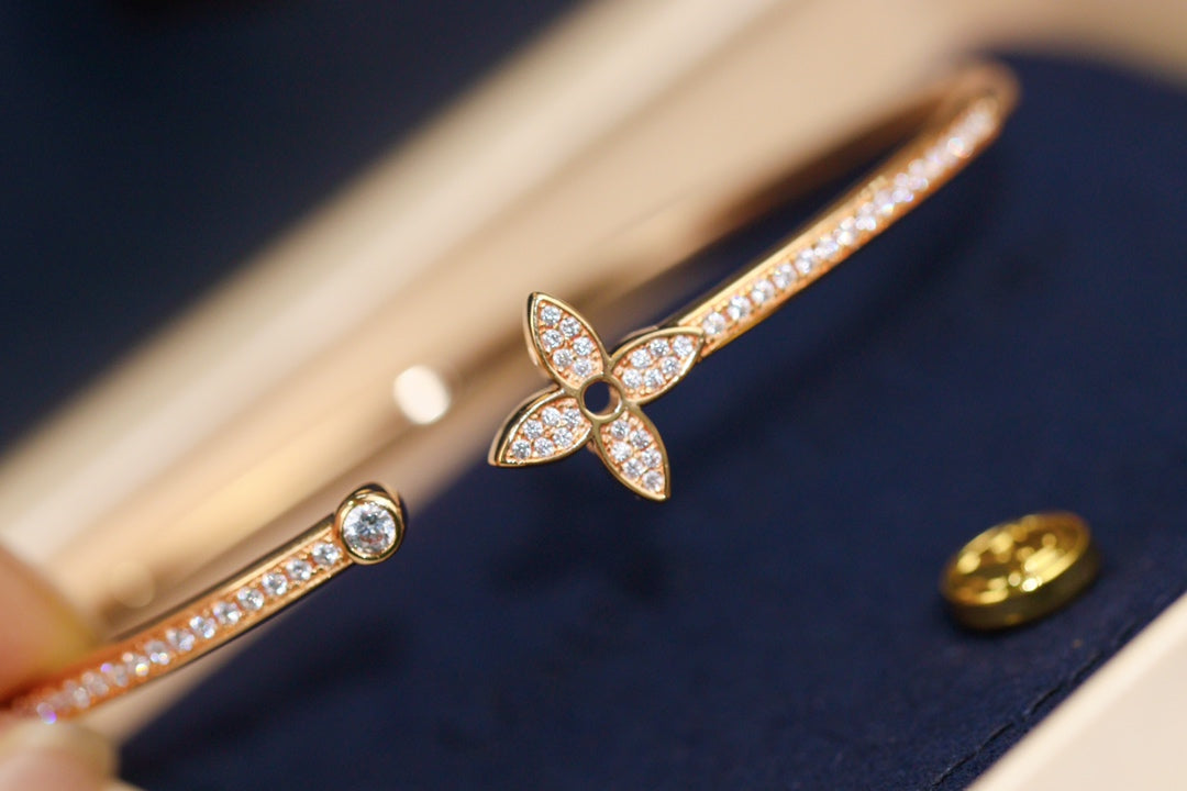 [Vellora Opalyn]IDYLLE PINK GOLD OPEN BRACELET DIAMOND PAVED