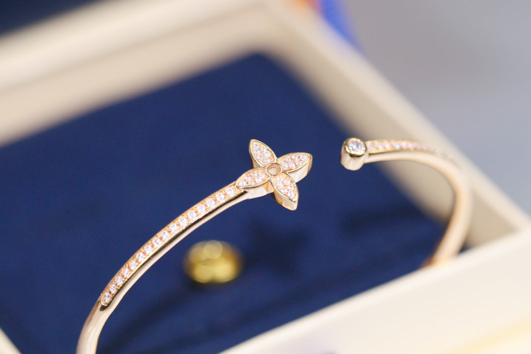 [Vellora Opalyn]IDYLLE PINK GOLD OPEN BRACELET DIAMOND PAVED