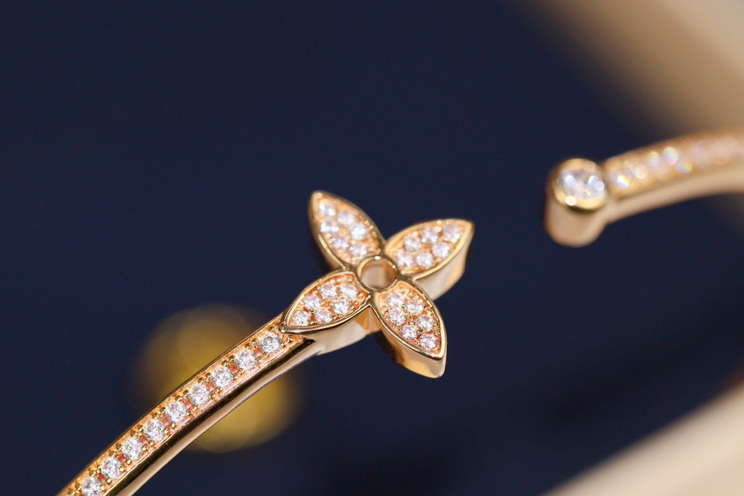 [Vellora Opalyn]IDYLLE PINK GOLD OPEN BRACELET DIAMOND PAVED