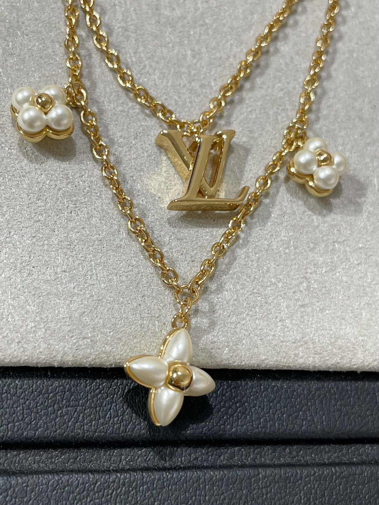 [Vellora Opalyn]FLOWERGRAM GOLD MOP DOUBLE ROW NECKLACE