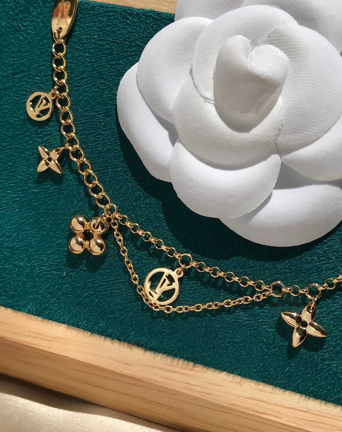 [Vellora Opalyn]BLOOMING PINK GOLD MOP BRACELET