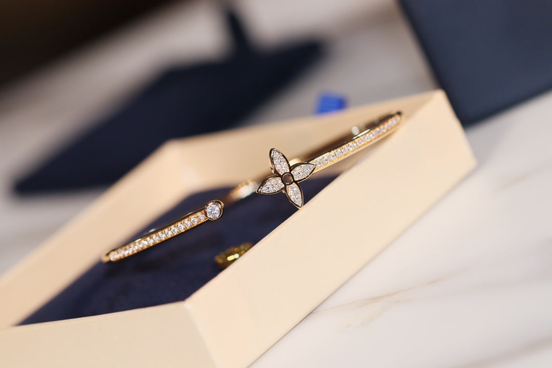 [Vellora Opalyn]IDYLLE GOLD OPEN BRACELET DIAMOND PAVED