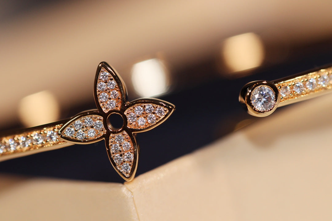 [Vellora Opalyn]IDYLLE GOLD OPEN BRACELET DIAMOND PAVED