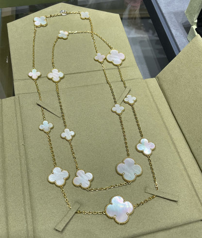 [Vellora Opalyn]CLOVER 16 MOTIF WHITE MOP GOLD NECKLACE
