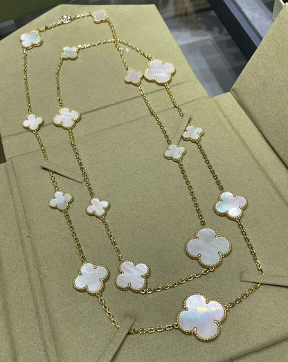[Vellora Opalyn]CLOVER 16 MOTIF WHITE MOP GOLD NECKLACE