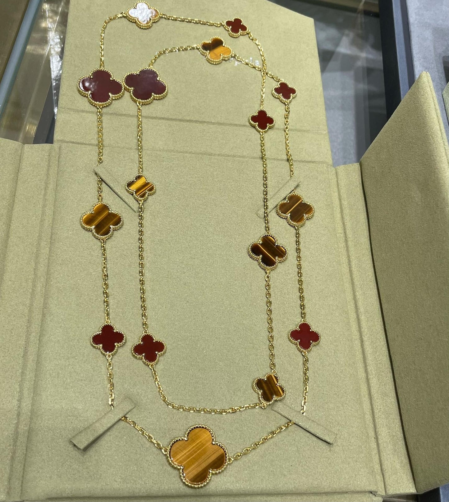 [Vellora Opalyn]CLOVER 16 MOTIF CARNELIAN TIGER EYE ROSE GOLD NECKLACE