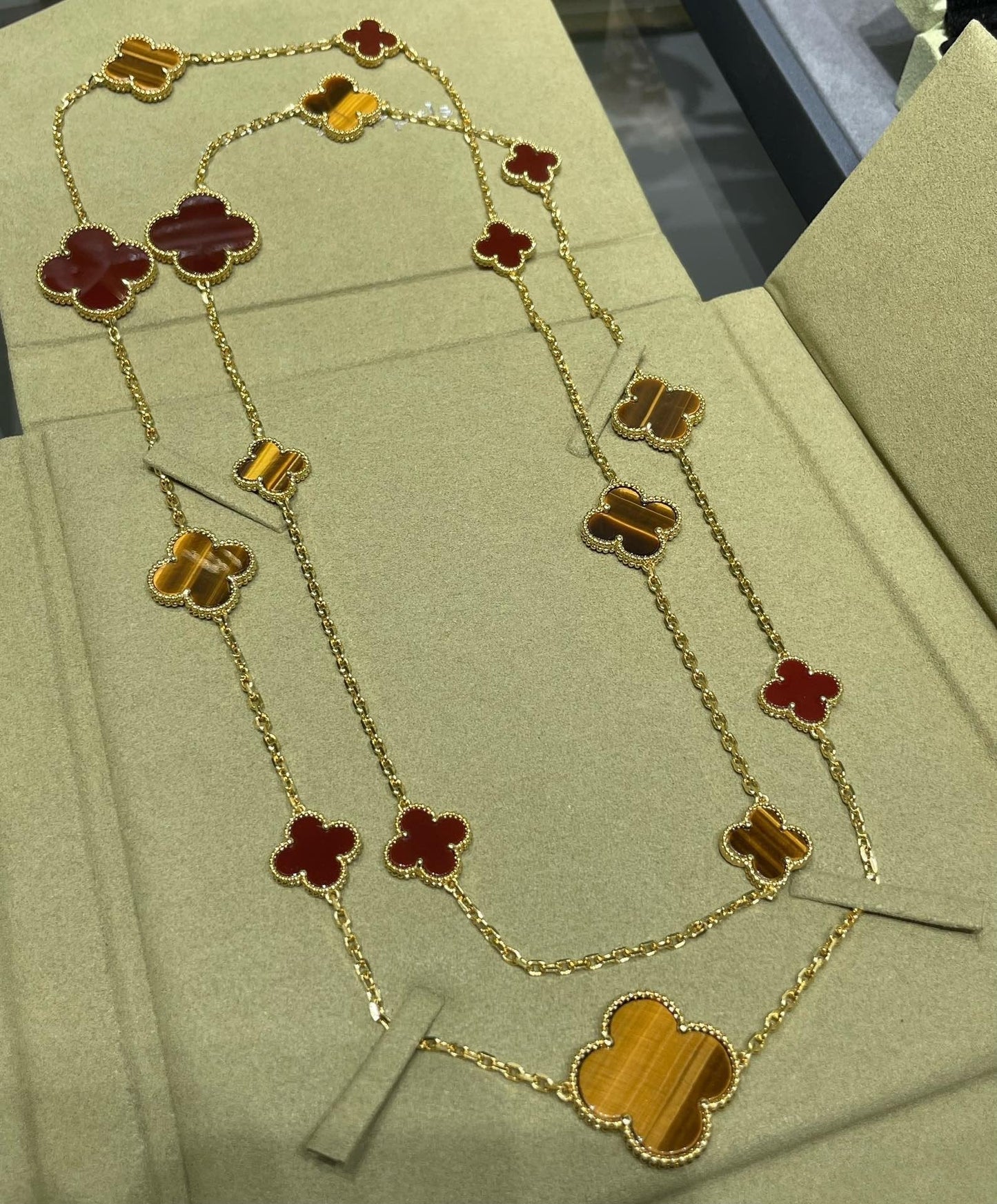 [Vellora Opalyn]CLOVER 16 MOTIF CARNELIAN TIGER EYE ROSE GOLD NECKLACE