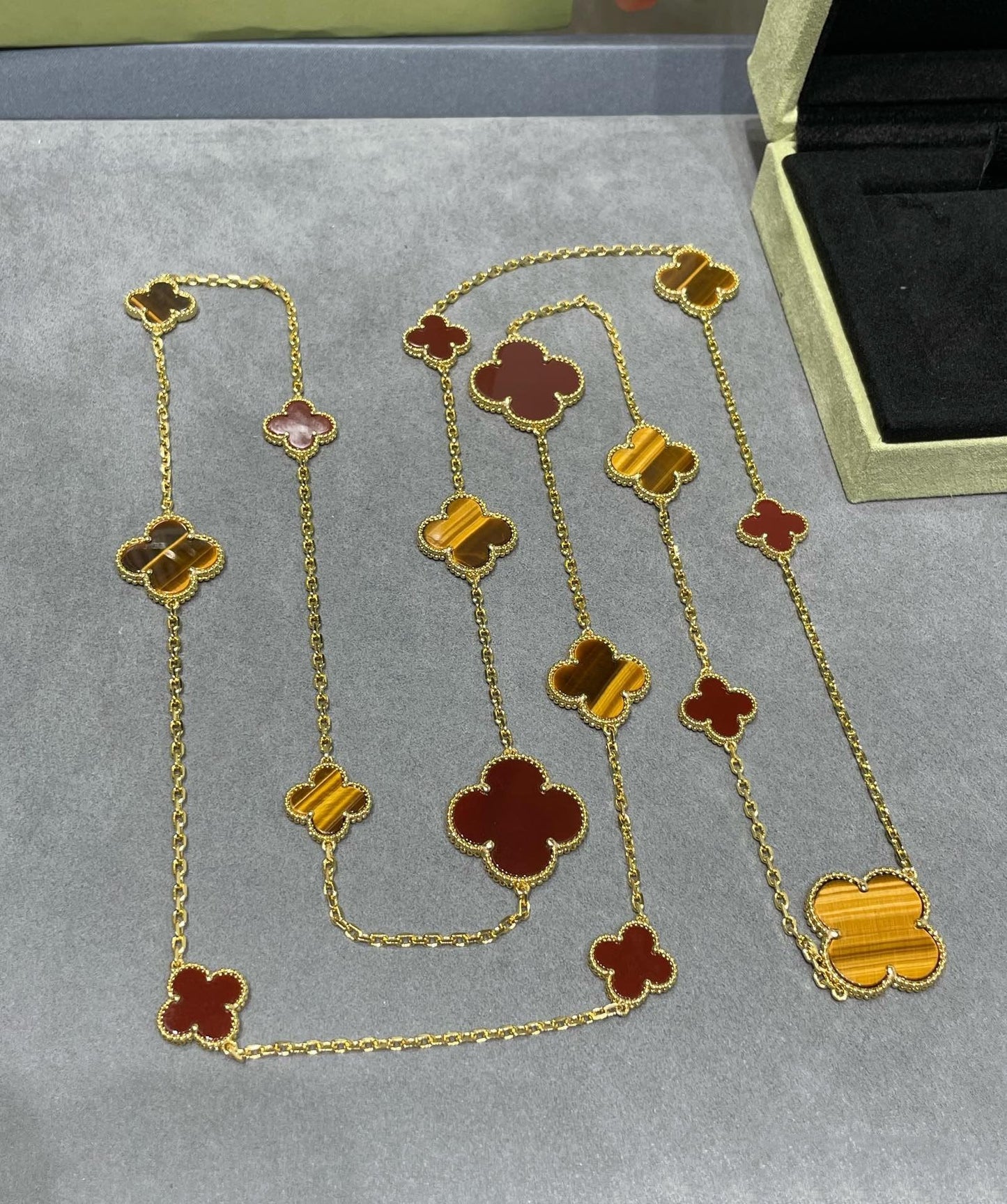 [Vellora Opalyn]CLOVER 16 MOTIF CARNELIAN TIGER EYE ROSE GOLD NECKLACE