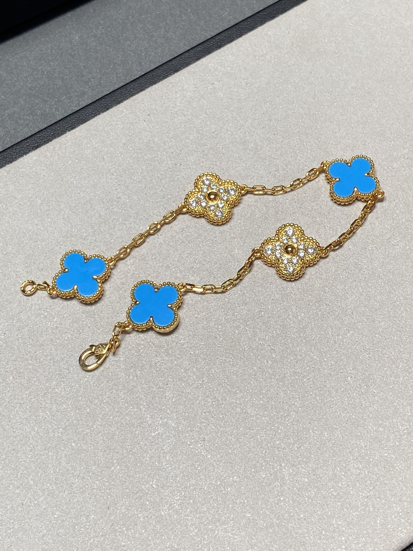 [Vellora Opalyn]CLOVER 5 MOTIF BLUE CHALCEDONY DIAMOND GOLD BRACELET