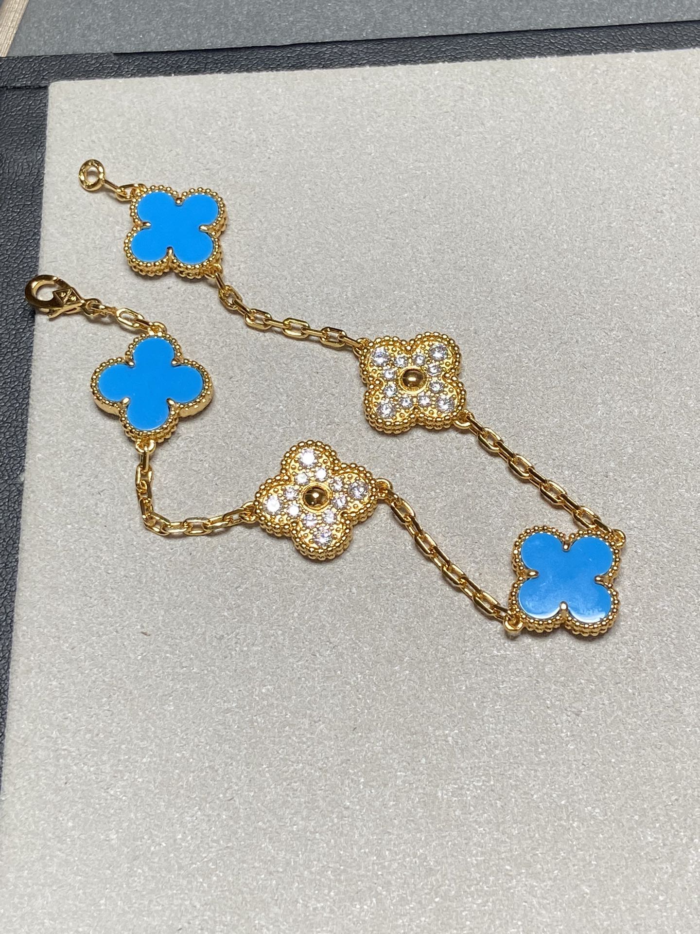 [Vellora Opalyn]CLOVER 5 MOTIF BLUE CHALCEDONY DIAMOND GOLD BRACELET