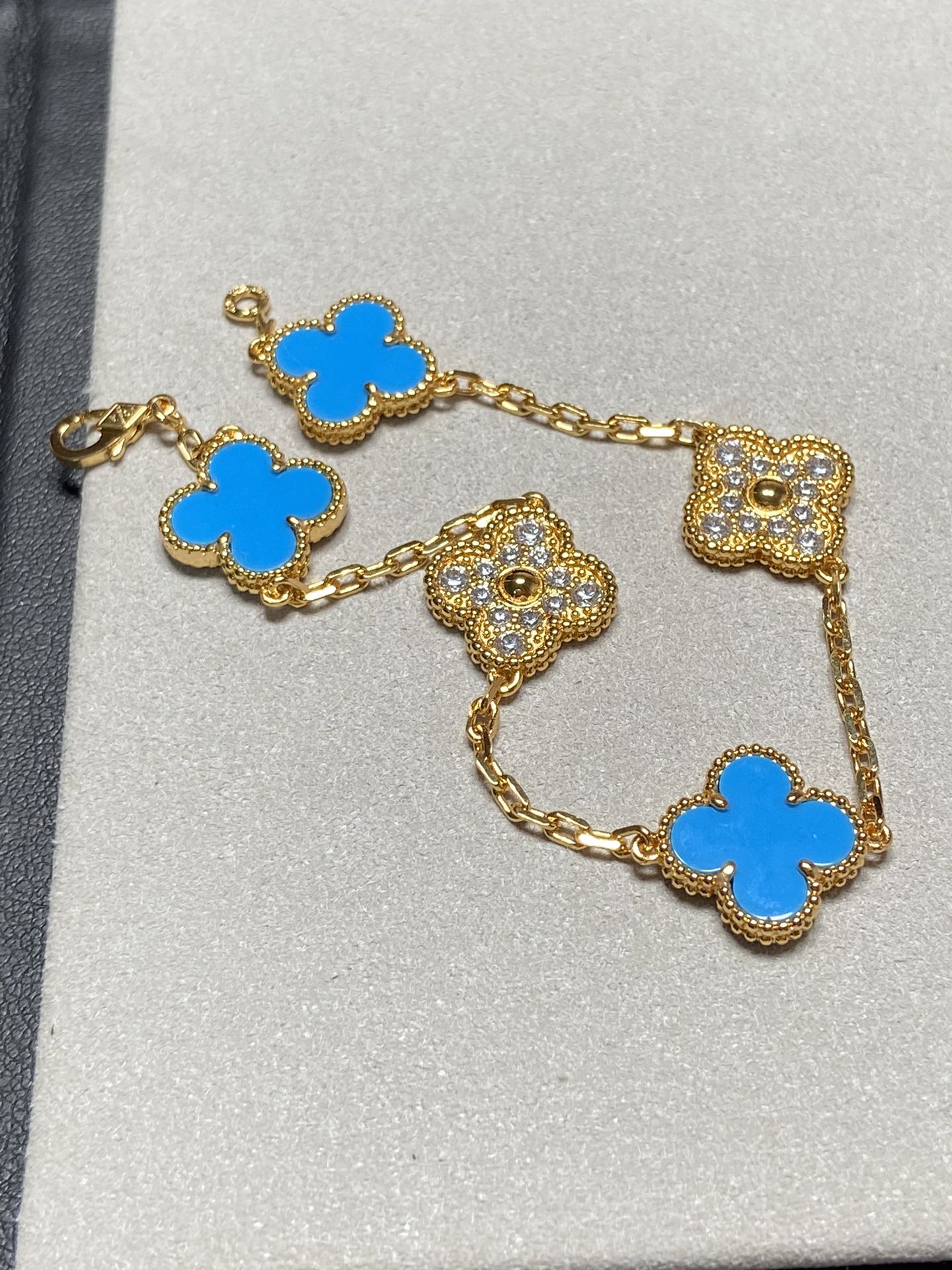 [Vellora Opalyn]CLOVER 5 MOTIF BLUE CHALCEDONY DIAMOND GOLD BRACELET