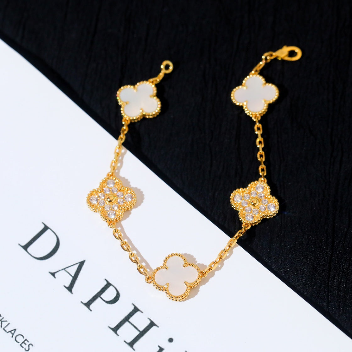 [Vellora Opalyn]CLOVER BRACELET 5 MOTIF WHITE MOP DIAMOND