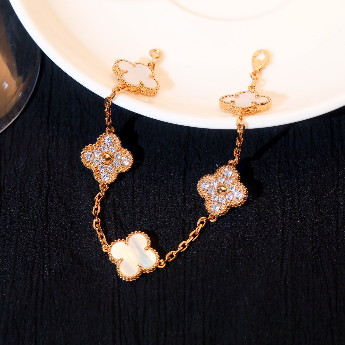 [Vellora Opalyn]CLOVER BRACELET 5 MOTIF WHITE MOP DIAMOND