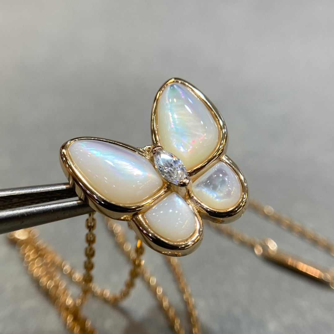 [Vellora Opalyn]BUTTERFLY MOP DIAMOND NECKLACE