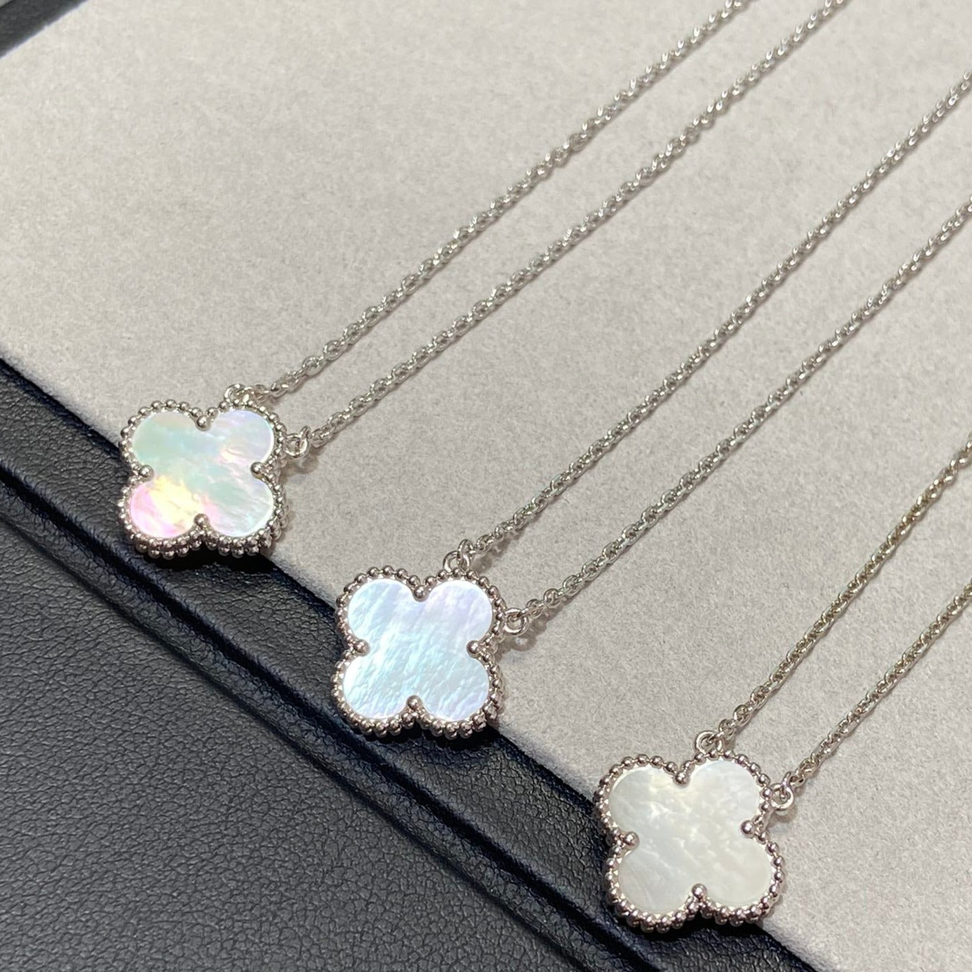 [Vellora Opalyn]CLOVER MEDIUM SILVER WHITE MOP NECKLACE