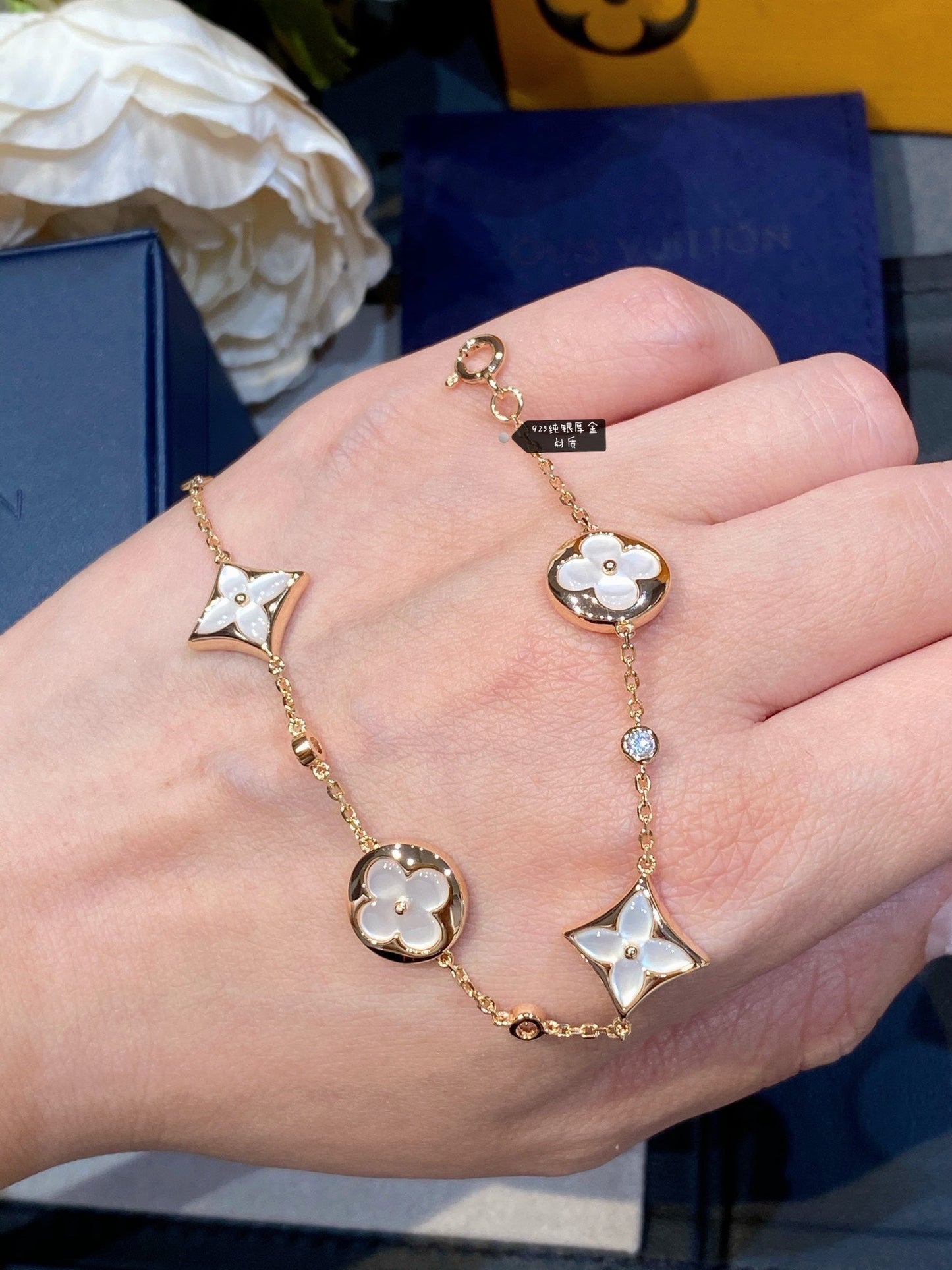 [Vellora Opalyn]STAR AND SUN 4 MOTIF WHITE MOP PINK GOLD BRACELET