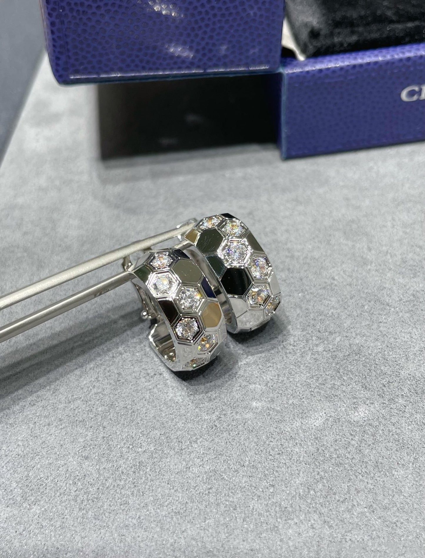 [Vellora Opalyn]BEE LOVE DIAMOND HOOP EARRINGS