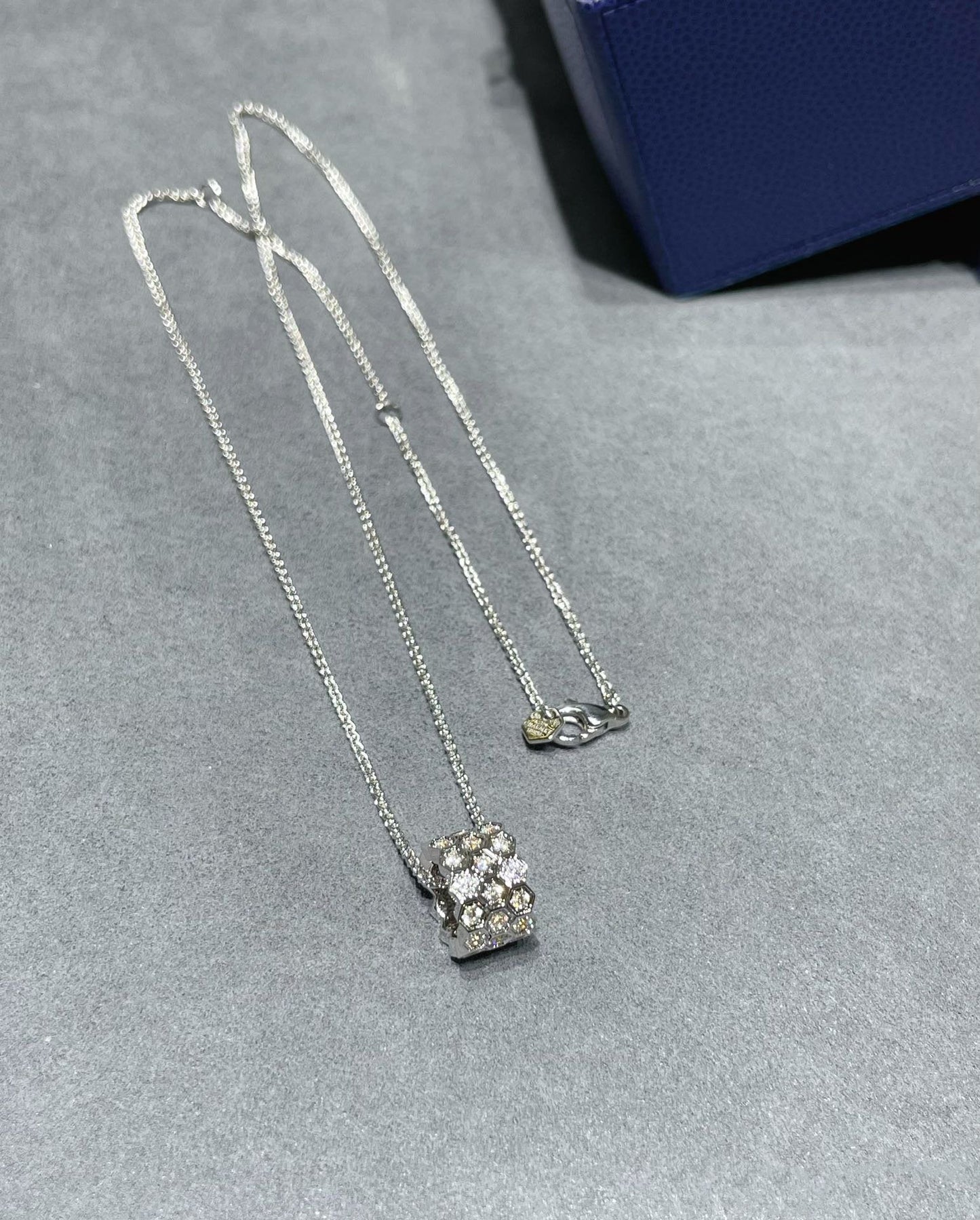 [Vellora Opalyn]BEE LOVE DIAMOND PAVED 3 ROW NECKLACE