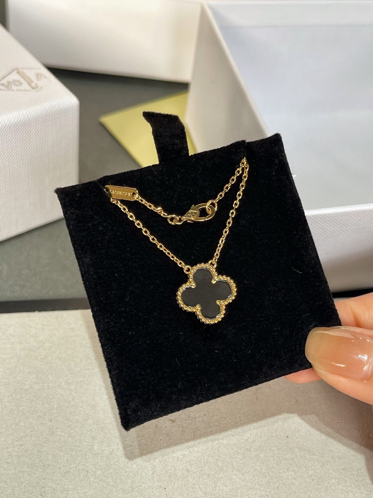 [Vellora Opalyn]CLOVER ROCK CRYSTAL ROSE GOLD NECKLACE