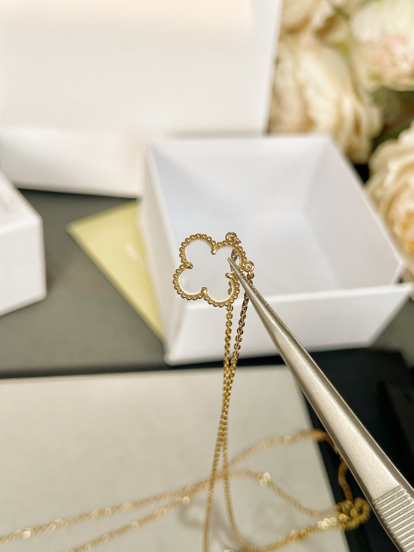 [Vellora Opalyn]CLOVER ROCK CRYSTAL ROSE GOLD NECKLACE