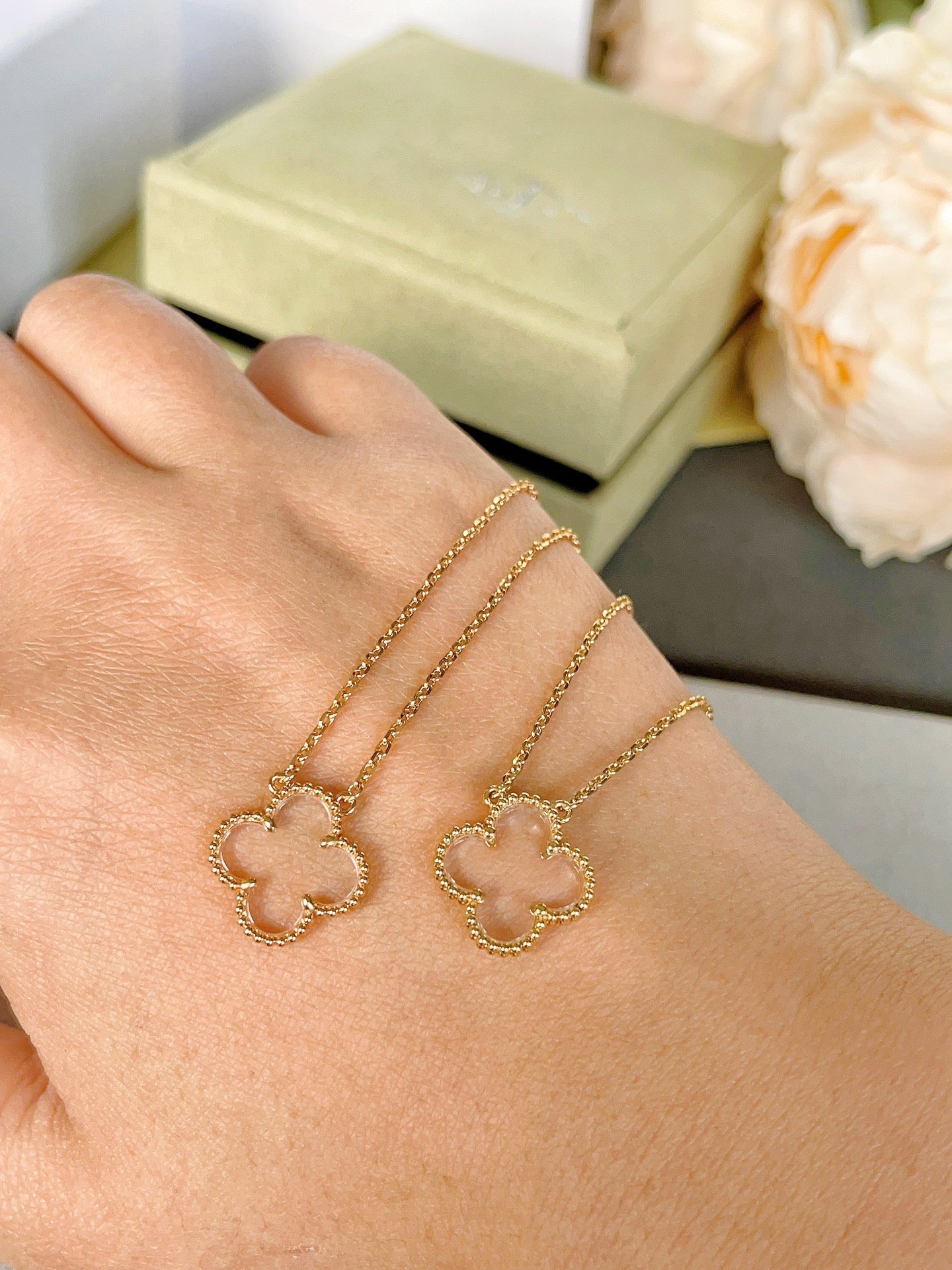 [Vellora Opalyn]CLOVER ROCK CRYSTAL ROSE GOLD NECKLACE