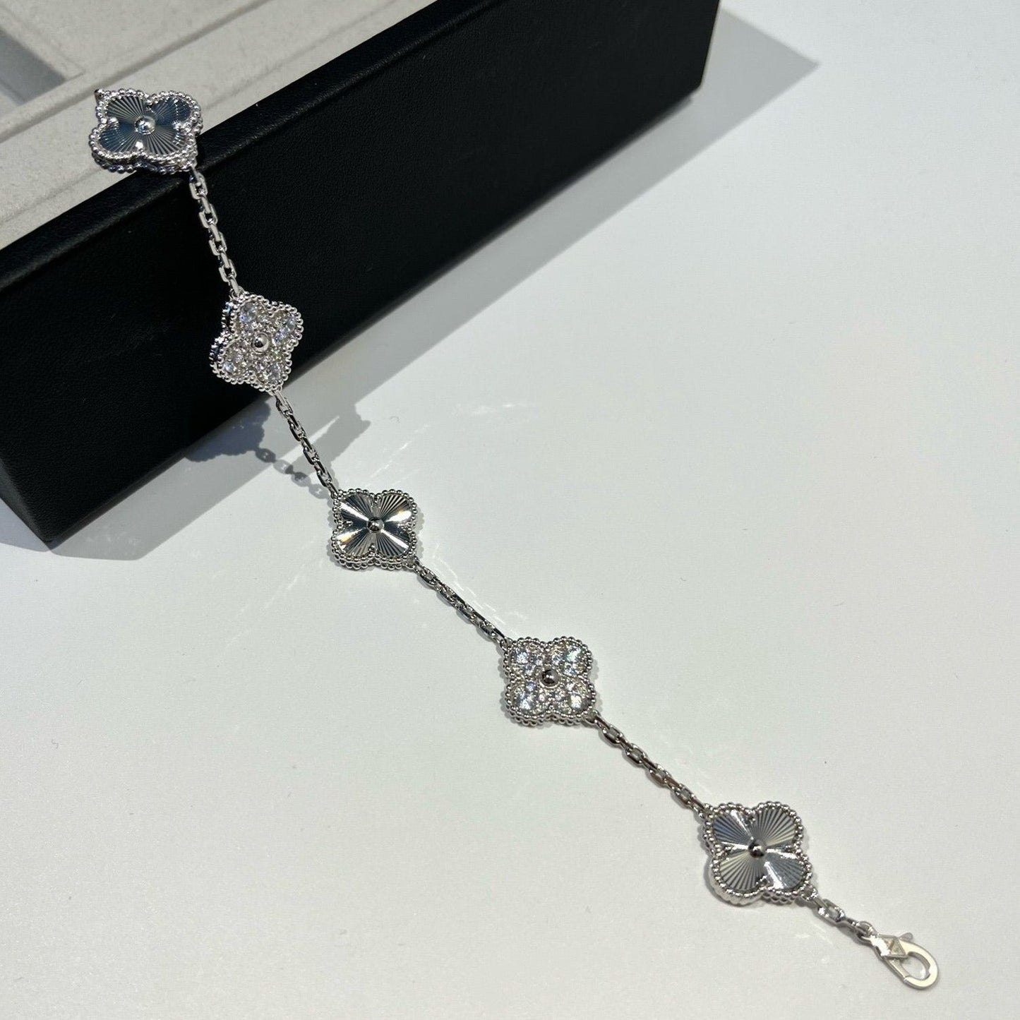 [Vellora Opalyn]CLOVER 5 MOTIF SILVER DIAMOND BRACELET