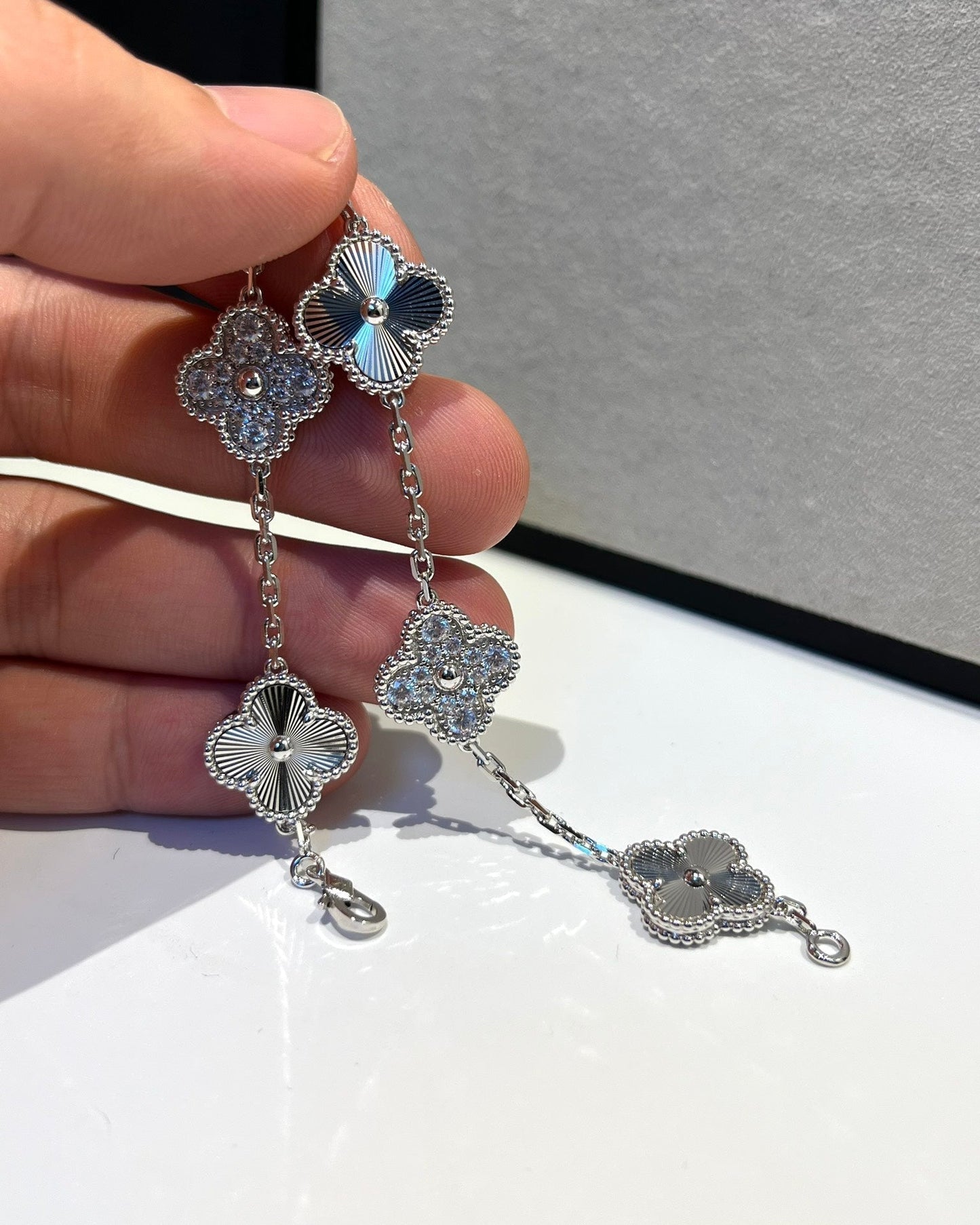 [Vellora Opalyn]CLOVER 5 MOTIF SILVER DIAMOND BRACELET