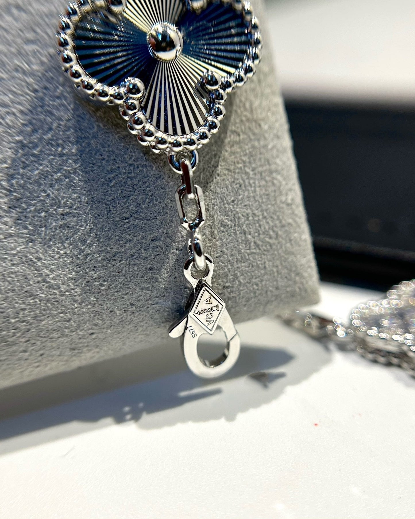 [Vellora Opalyn]CLOVER 5 MOTIF SILVER DIAMOND BRACELET