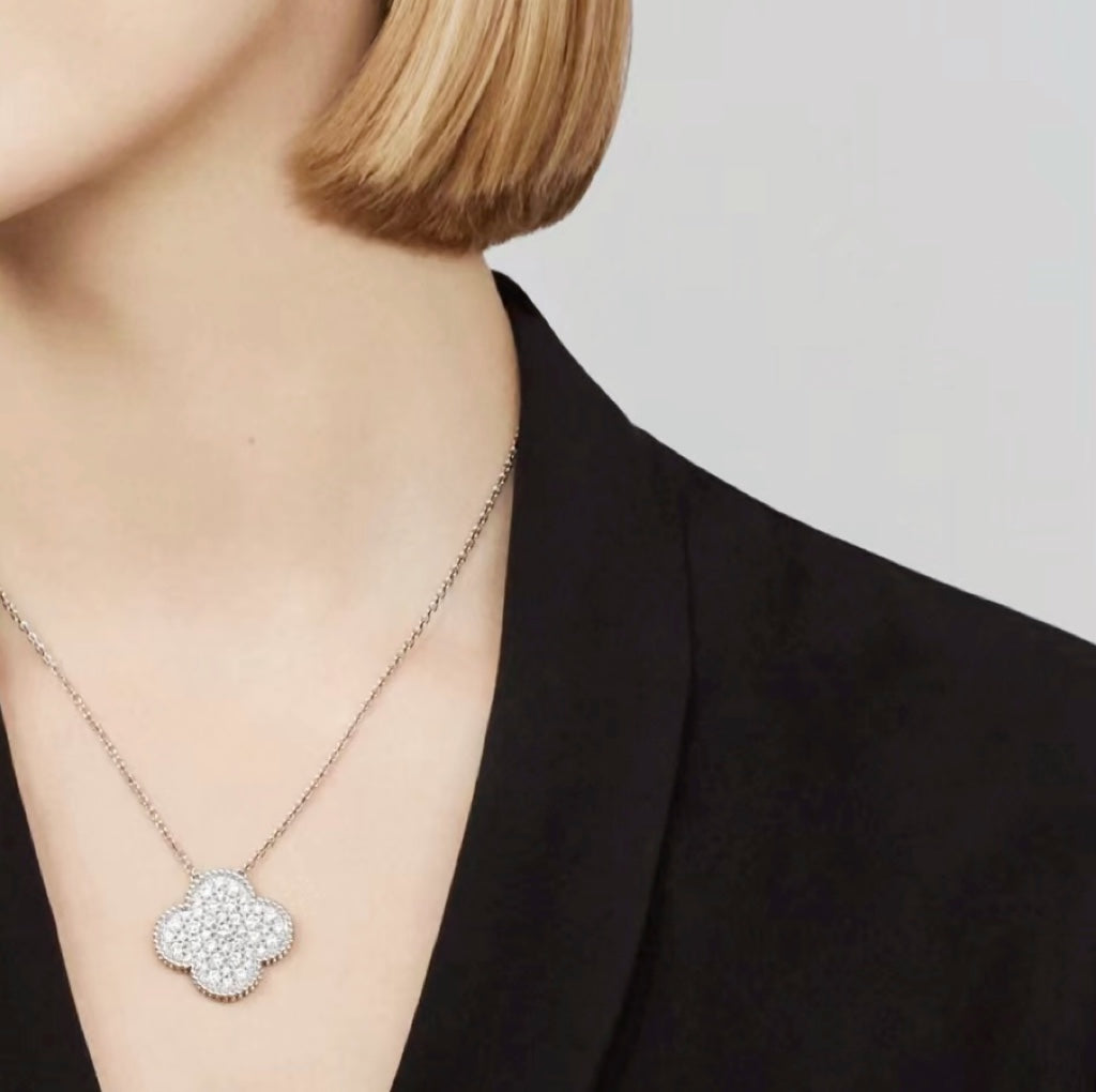 [Vellora Opalyn]CLOVER 25MM LARGE PENDANT DIAMOND PAVED SILVER NECKLACE