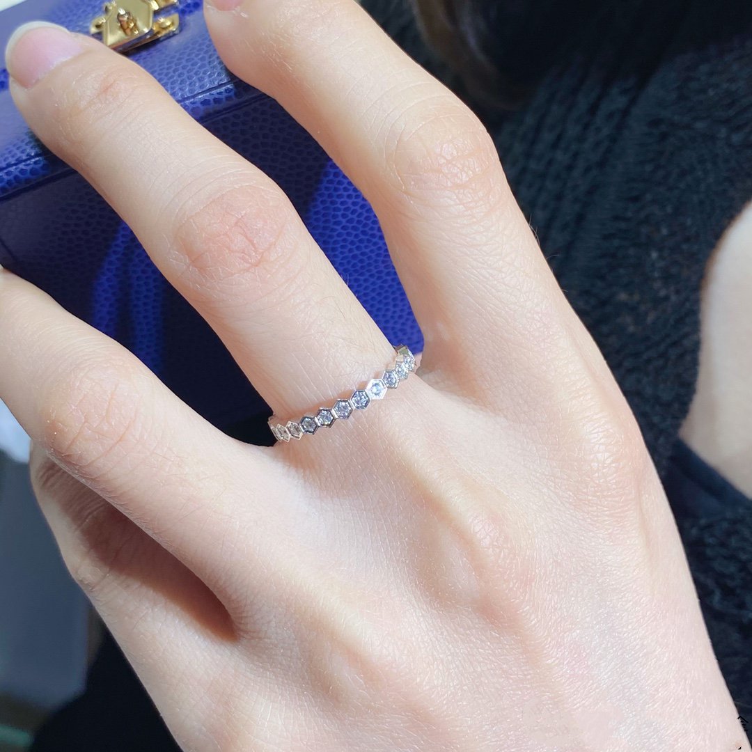 [Vellora Opalyn]BEE LOVE DIAMOND PAVED SMALL RING